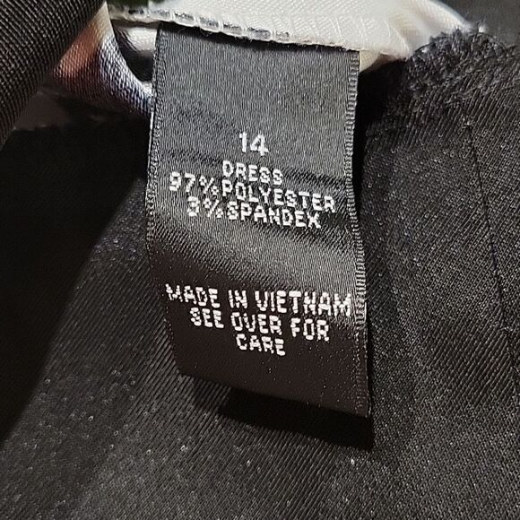 AGB Dress. Sleeveless White Mini Dress with Black & Green Pattern. Size 14 - Picture 9 of 9